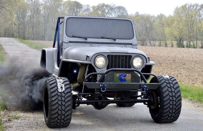 Jeep Wrangler con motore Cummins 4BT costruita da Kyle Martin.