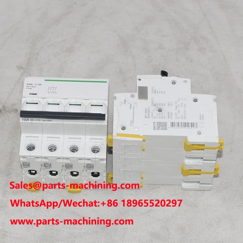 Interruttore automatico miniaturizzato IC65L-C10A-4P IC65L-C10A4P 15kA 4P 10A