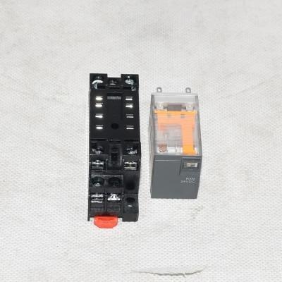 Relè miniaturizzato e zoccolo RXM2LB2BD RXZE1M2C