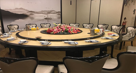 Cena aziendale di metà anno